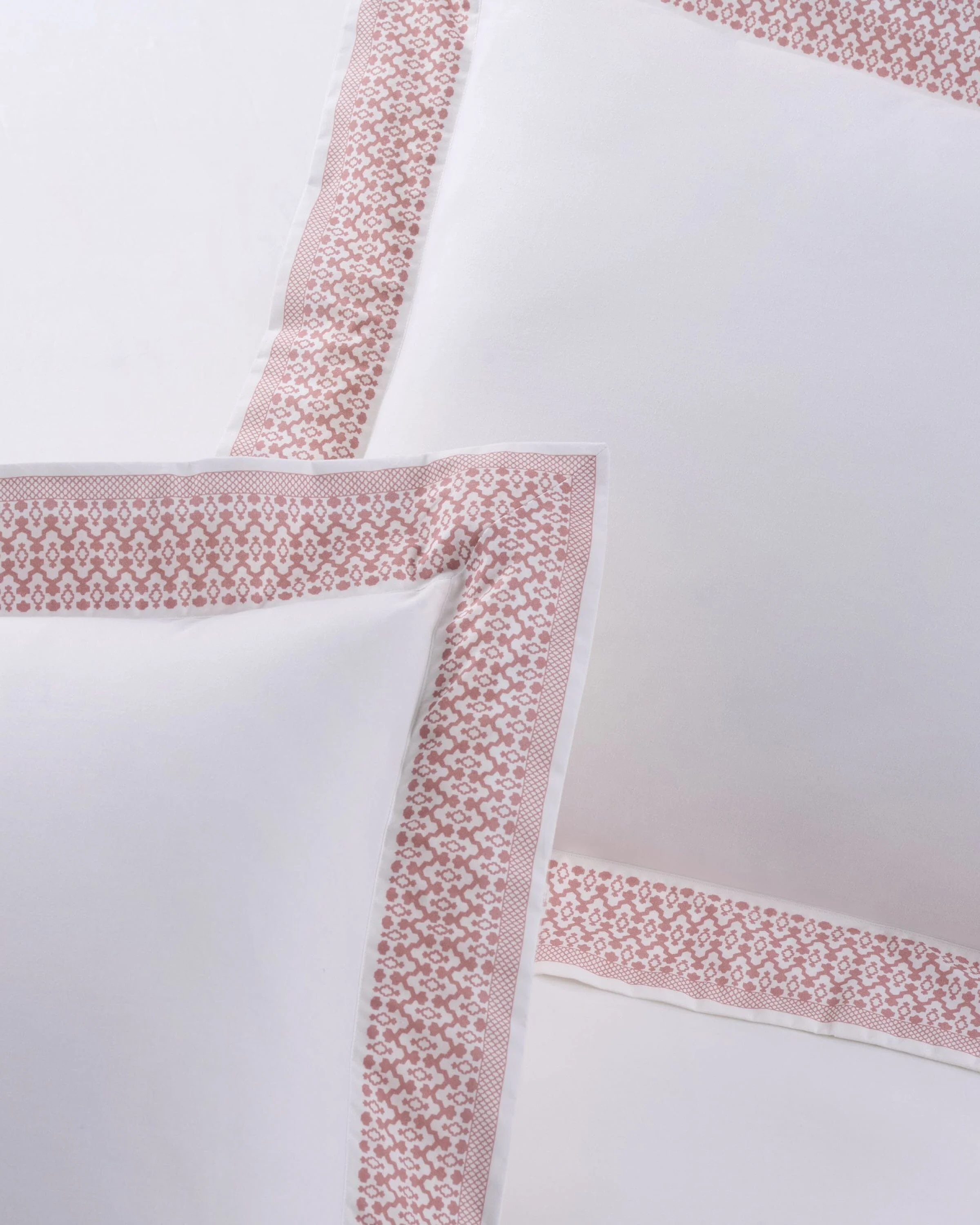 Southern Tide Augustine Comforter Set - Image 4