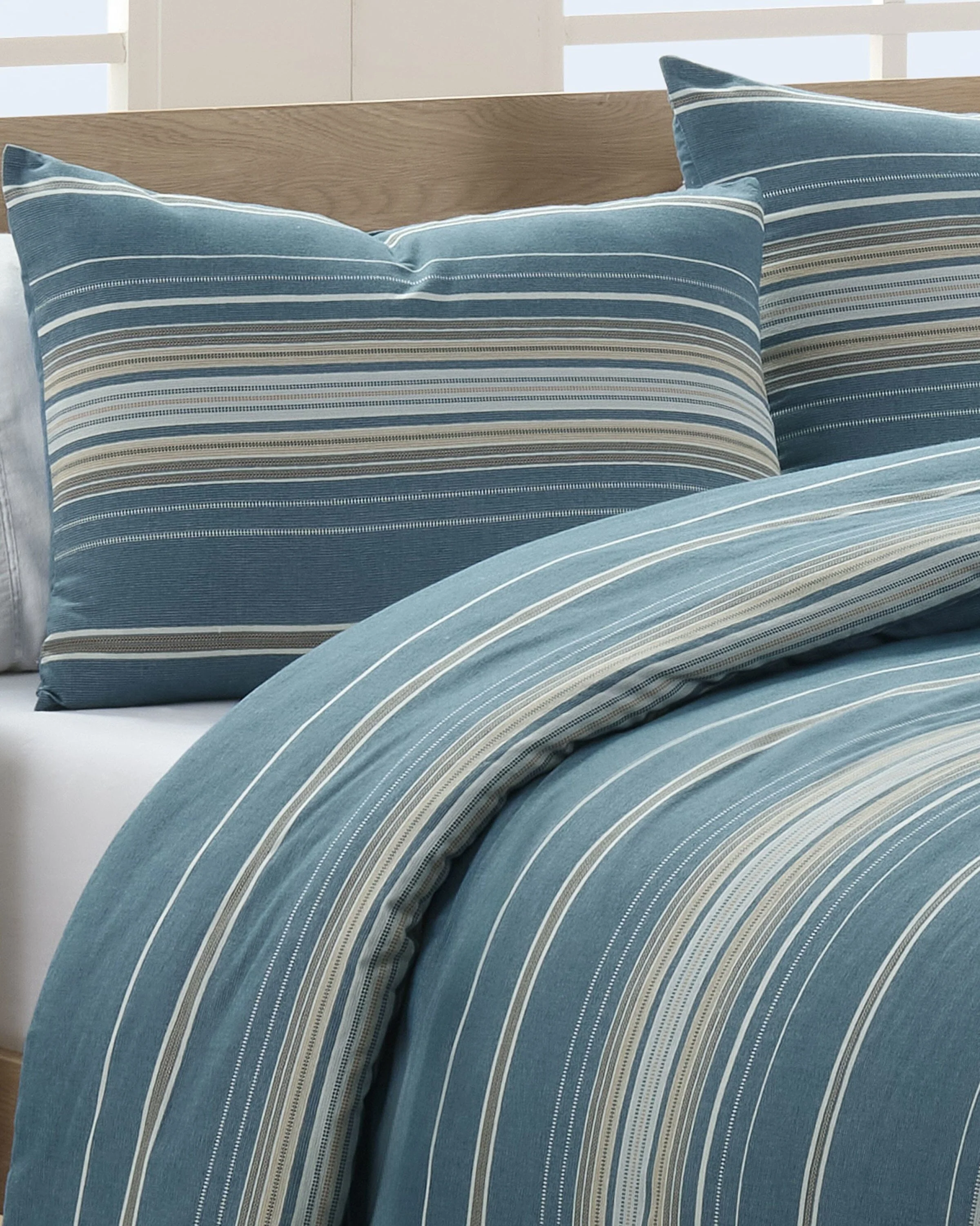 Southern Tide Camden Comforter Set - Image 3
