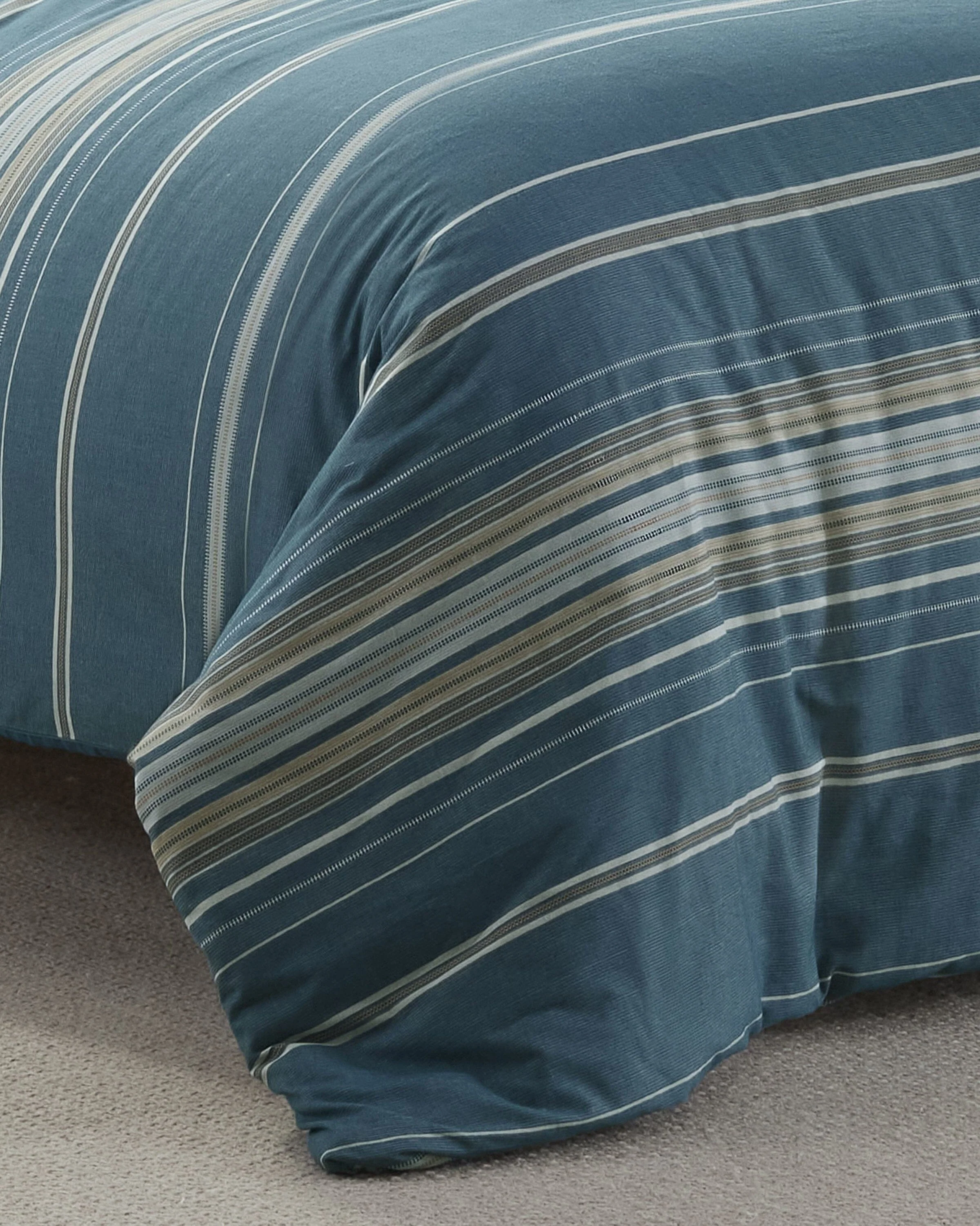 Southern Tide Camden Comforter Set - Image 4